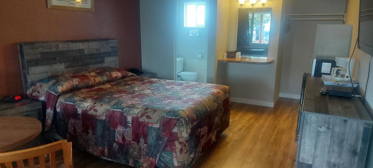 Lazy Bear Lodge Кранбрук Экстерьер фото