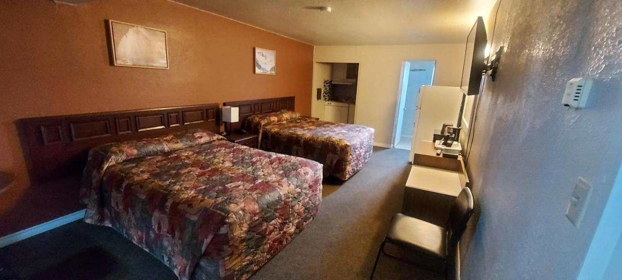 Lazy Bear Lodge Кранбрук Экстерьер фото